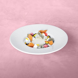 Lemon posset, vit chokladmousse, olivgodis, lakrits och fläderblommor